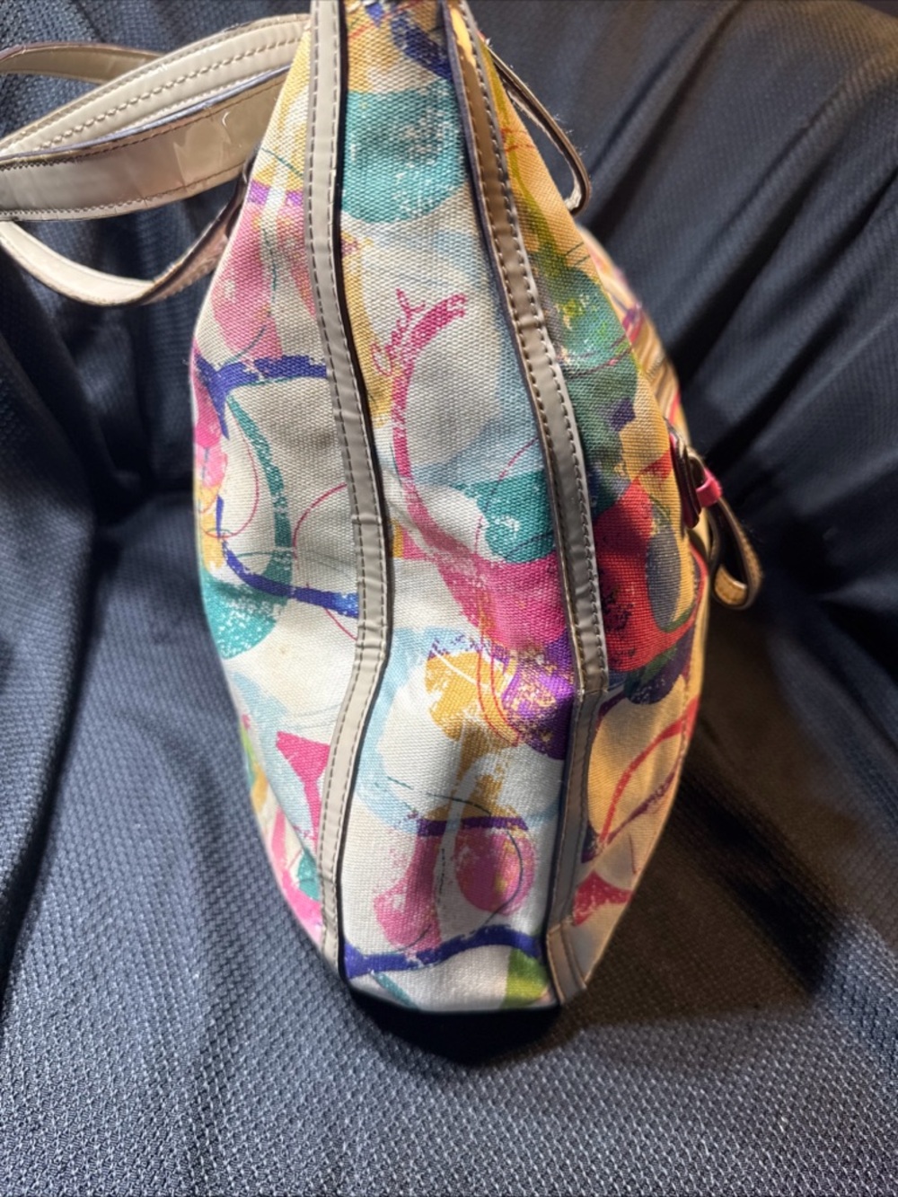 Coach Poppy Stamped C Hallie Tote handbag. Multicolor - Picture 4 of 17